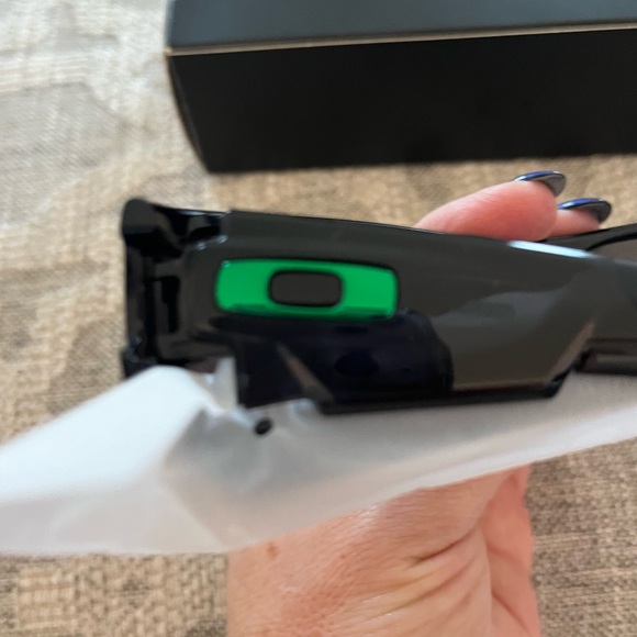 Brand new Oakley Crankshaft sunglasses. - Picture 4 of 6